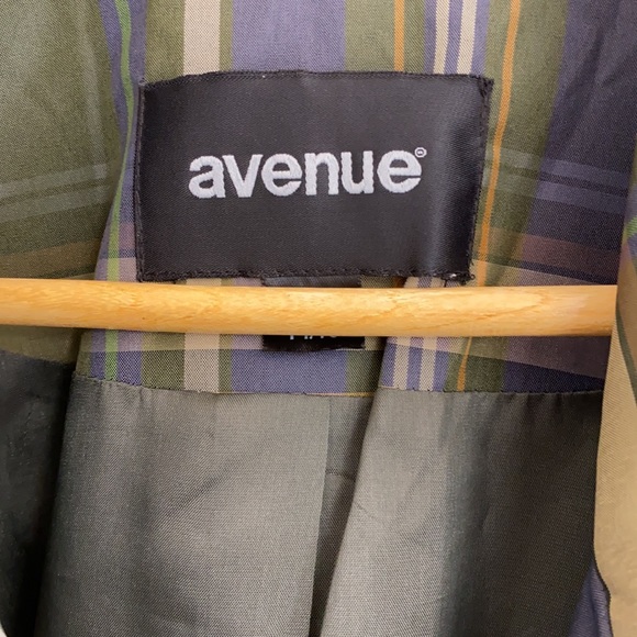 Women’s plaid jacket. - Picture 3 of 5